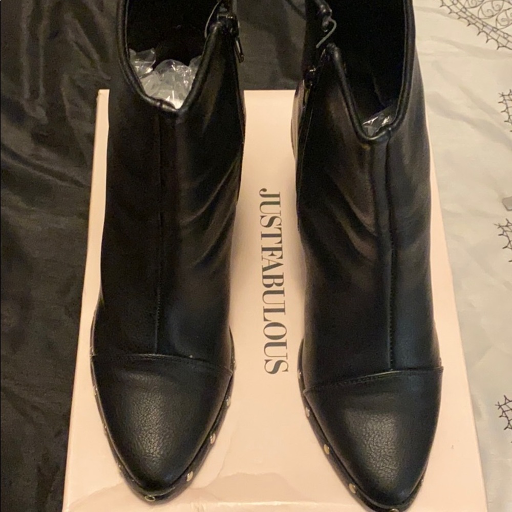 Heeled booties